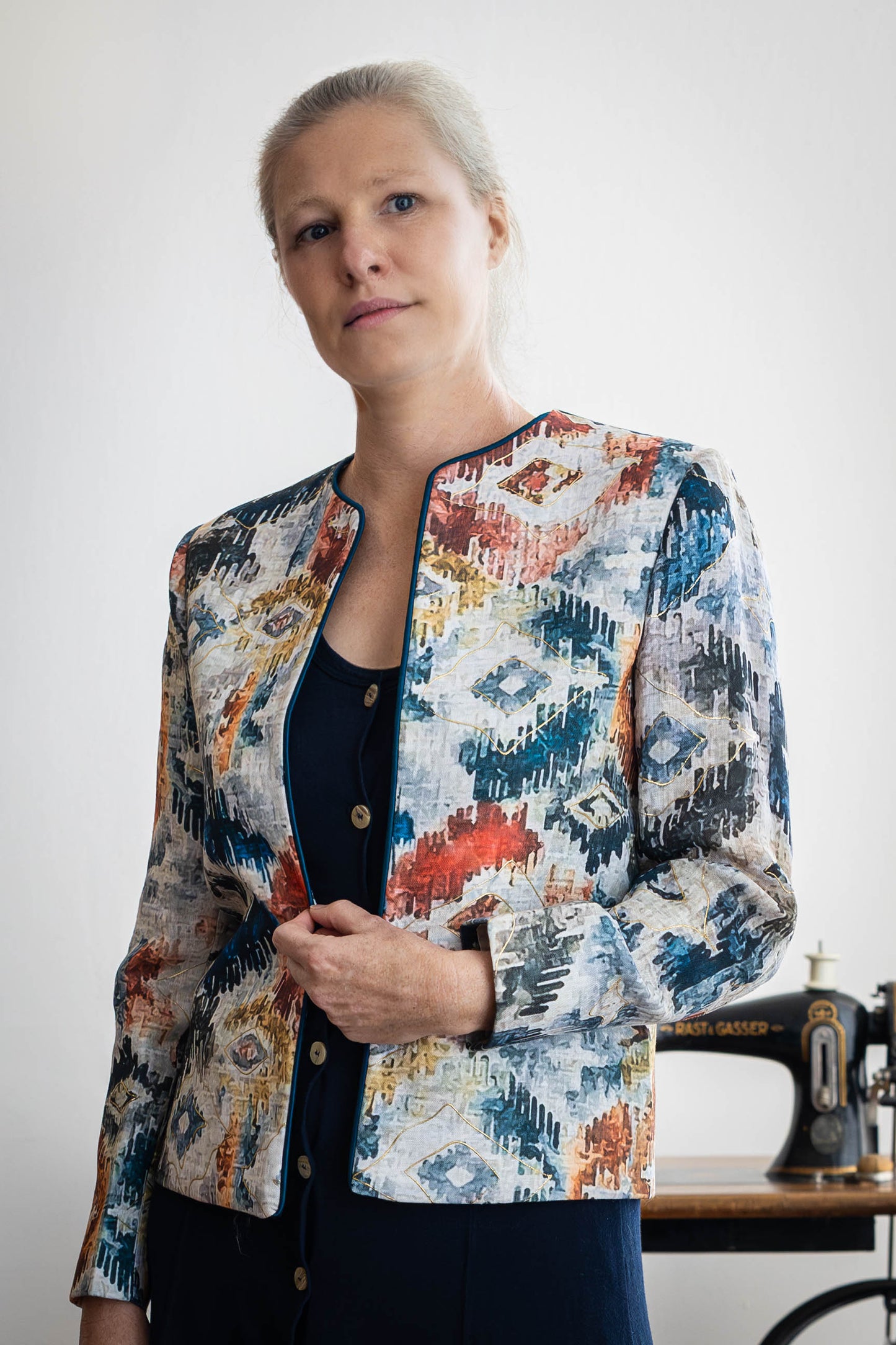 Modern Ikat Jacket – Canvas-Inspired Print on Cotton Linen