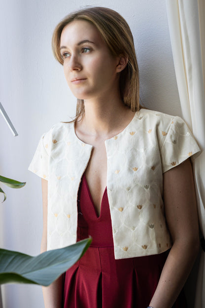 Cropped white cotton coat with gold thread embroidery